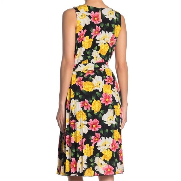 T Tahari Floral Printed Pleated Belted Dre… - Picture 2 of 12